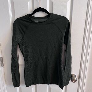 FIGS women's Salta Seamless Longsleeve Underscrub shirt in color moss size small